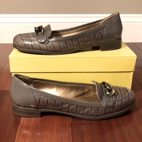 CIRCA Joan & David Loafer Croc Flats - Picture 2 of 16